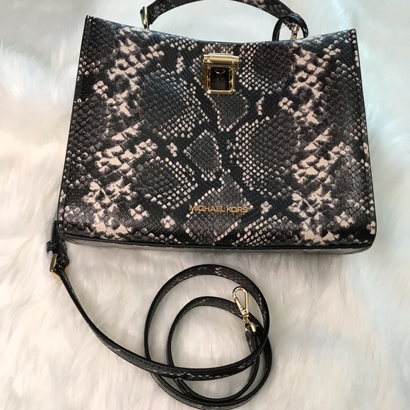 COPY - Michael Kors Penelope MD  Satchel - Picture 4 of 6